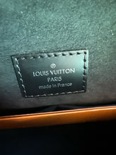 Load image into Gallery viewer, Louis Vuitton Cluny Bb Epi Noir Shoulder Bag Black
