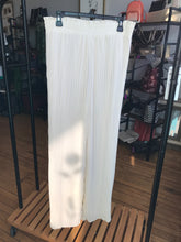 Load image into Gallery viewer, Japre white pleated scrunch ruffle flowy pants NWT- L
