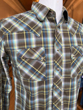 Load image into Gallery viewer, Wrangler Green Plaid Pearl Snap Long Sleeve Shirt - M
