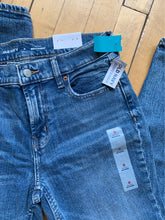 Load image into Gallery viewer, Old Navy medium wash Mid-Rise Boyfriend Jean - 0 -NWT
