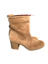 Load image into Gallery viewer, White Mountain Behari Ankle Boot Tan Camel Suede Block Heel Size 6
